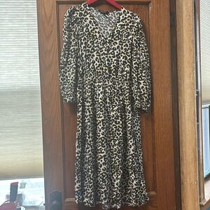Banana Republic Women’s Leopard Print Midi Dress Size Medium with Puff Sleeves